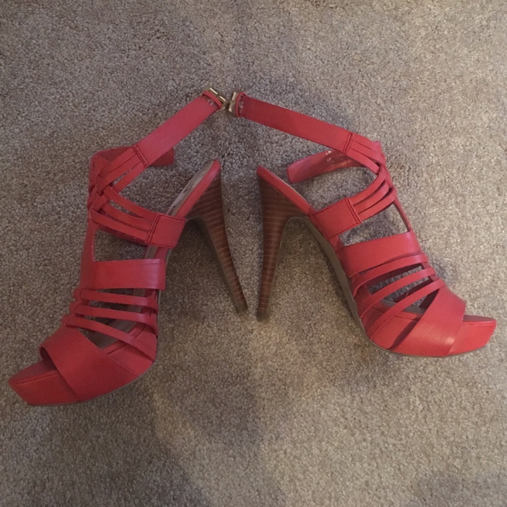 Guess Heels - Picture 2 of 3