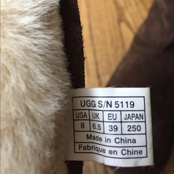 UGG WOMEN’S BOOTS CHOCOLATE BROWN SIZE 8. LIKE NEW - Picture 2 of 3