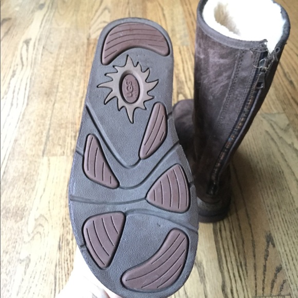 UGG WOMEN’S BOOTS CHOCOLATE BROWN SIZE 8. LIKE NEW - Picture 3 of 3