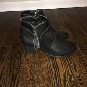 Aerosoles Leather Black Booties Size 9!