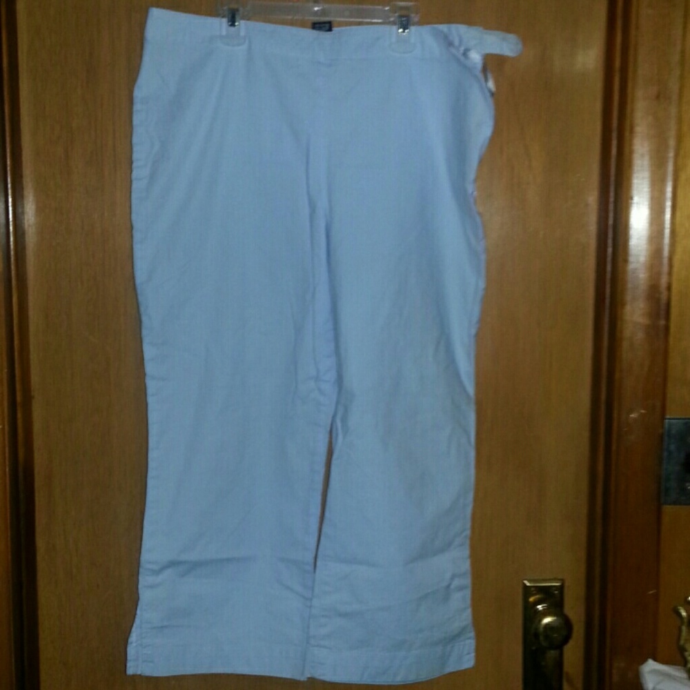Gap Capri khakis