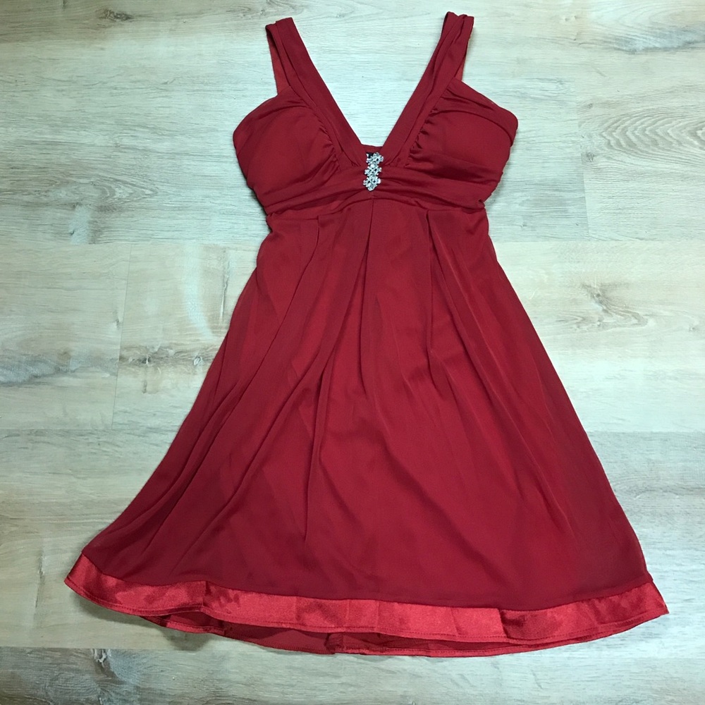 Gorgeous red dress!