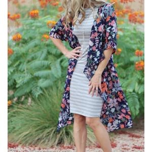 BNWT LulaRoe Shirley Kimono Small Floral