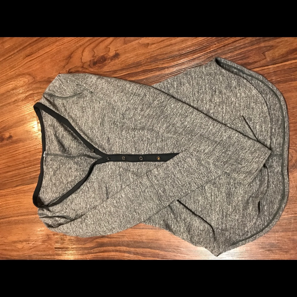 Lululemon grey athletic top
