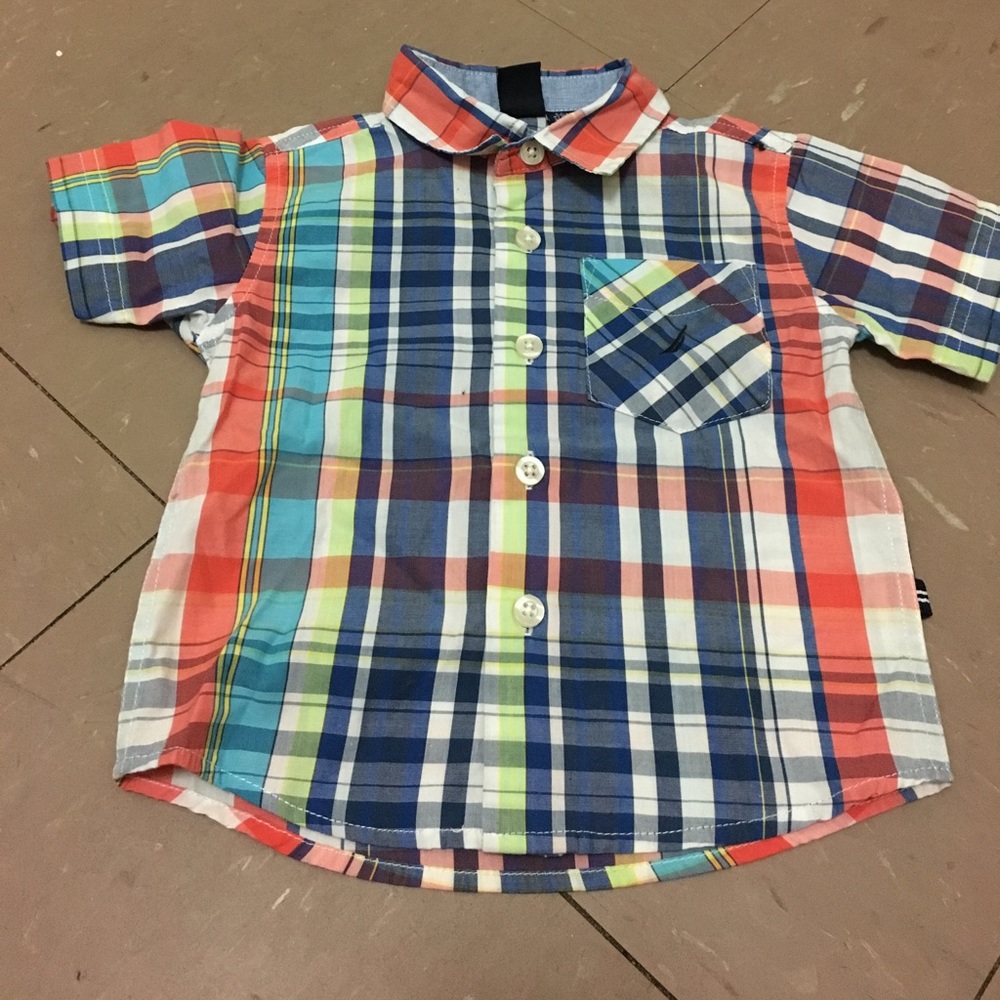 Button up short sleeve shirt
