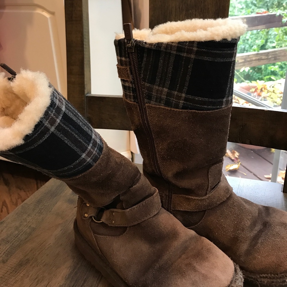 Girls UGGS - Picture 3 of 5