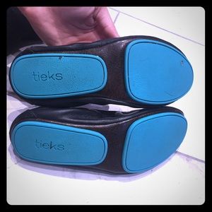 Size 7 black tieks (well loved)