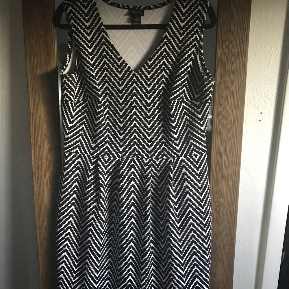 NWOT Gorgeous black and white cocktail dress