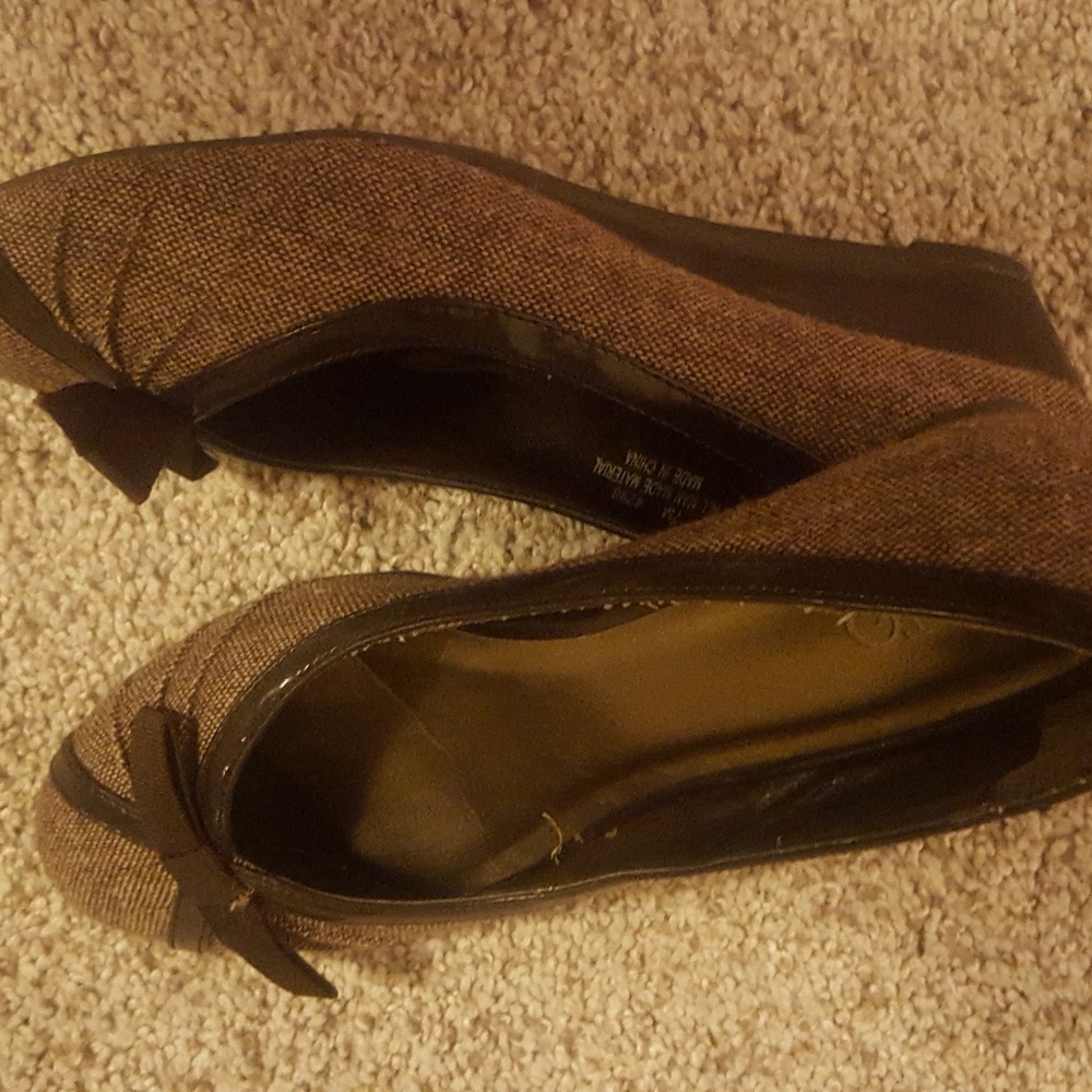 Brown & Tan Small Heel Flats - Picture 2 of 3