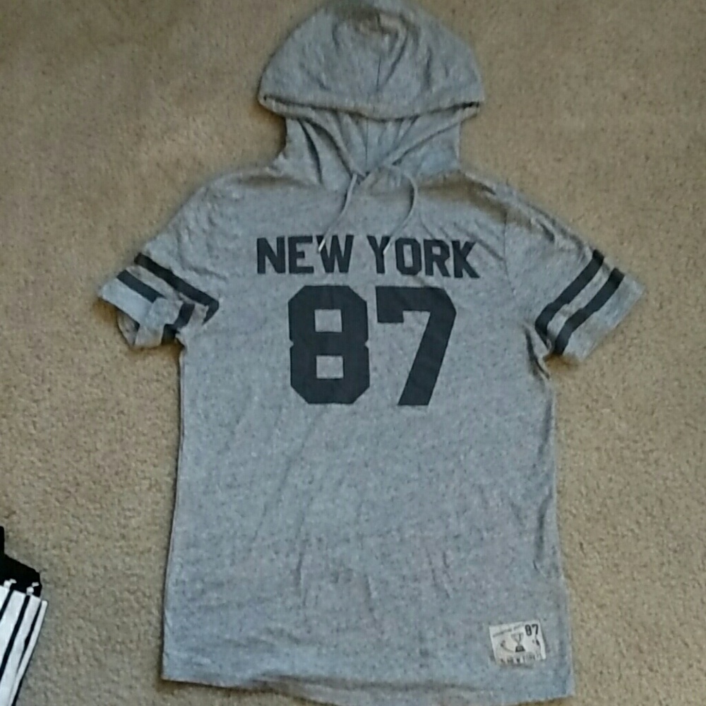 Men's H&M short sleeve hoodie tee