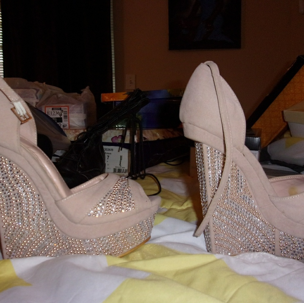 Shoes - Picture 2 of 3