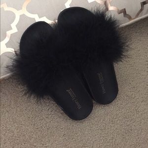 Fur slippers