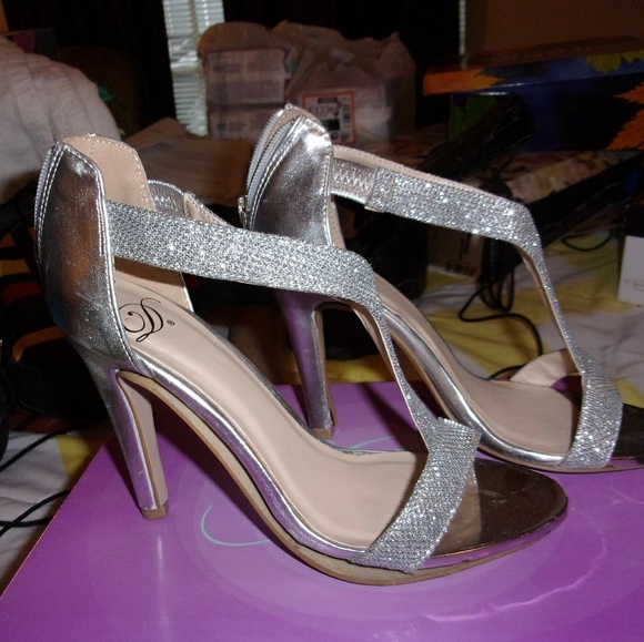 ladies silver shoes