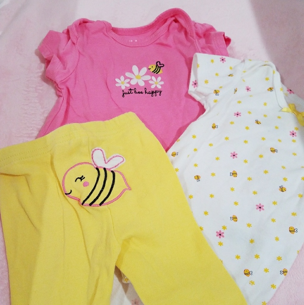 Cotton set with bee detail!