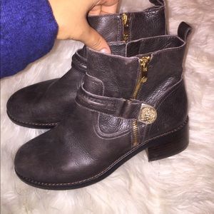 VINCE CAMUTO boots