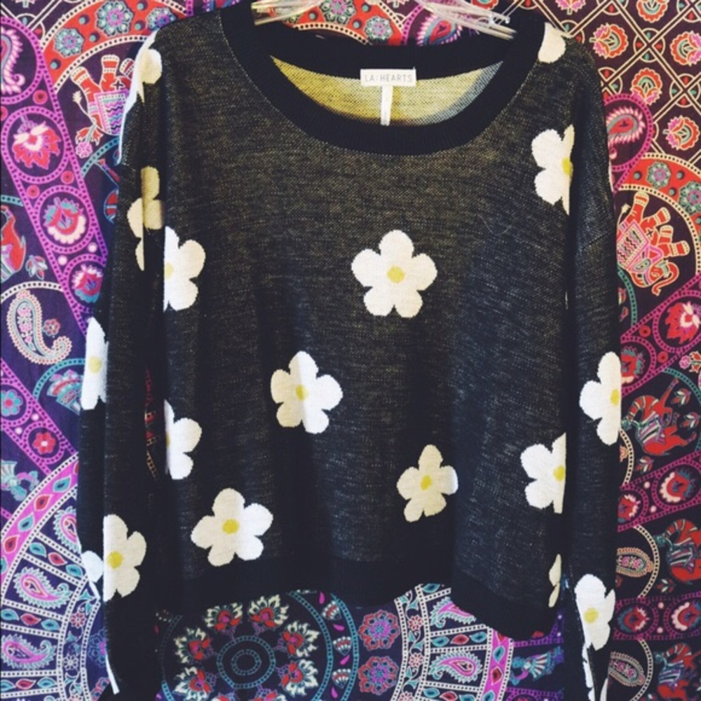 Cropped daisy sweater