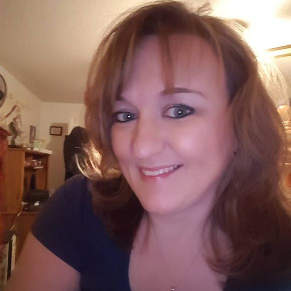 Meet your Posher, Crystawn...I'm a buyer - Picture 2 of 2