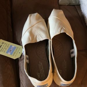 Bnwt Toms size 9 shoes