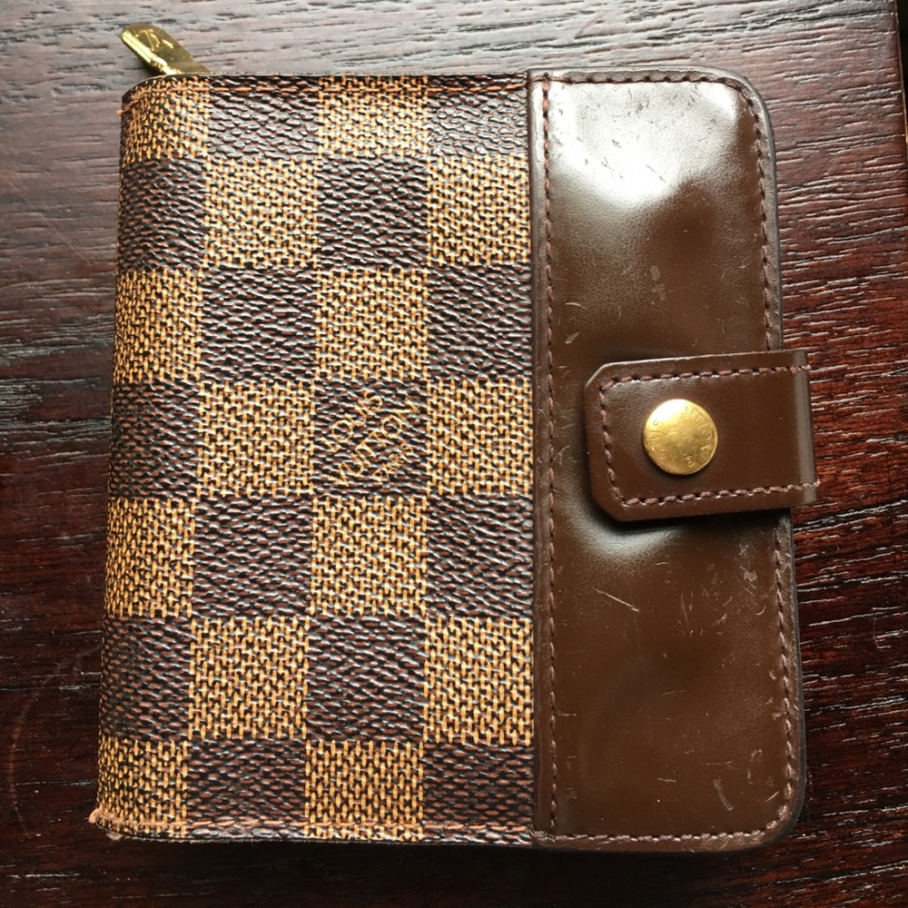 Louis Vuitton Damier Wallet