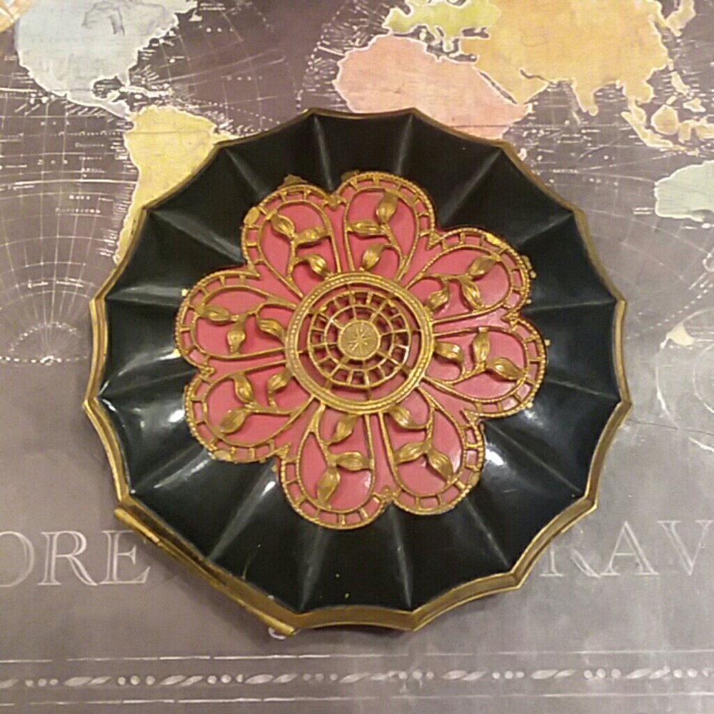 Vintage 1940s Art Deco Elgin American Compact