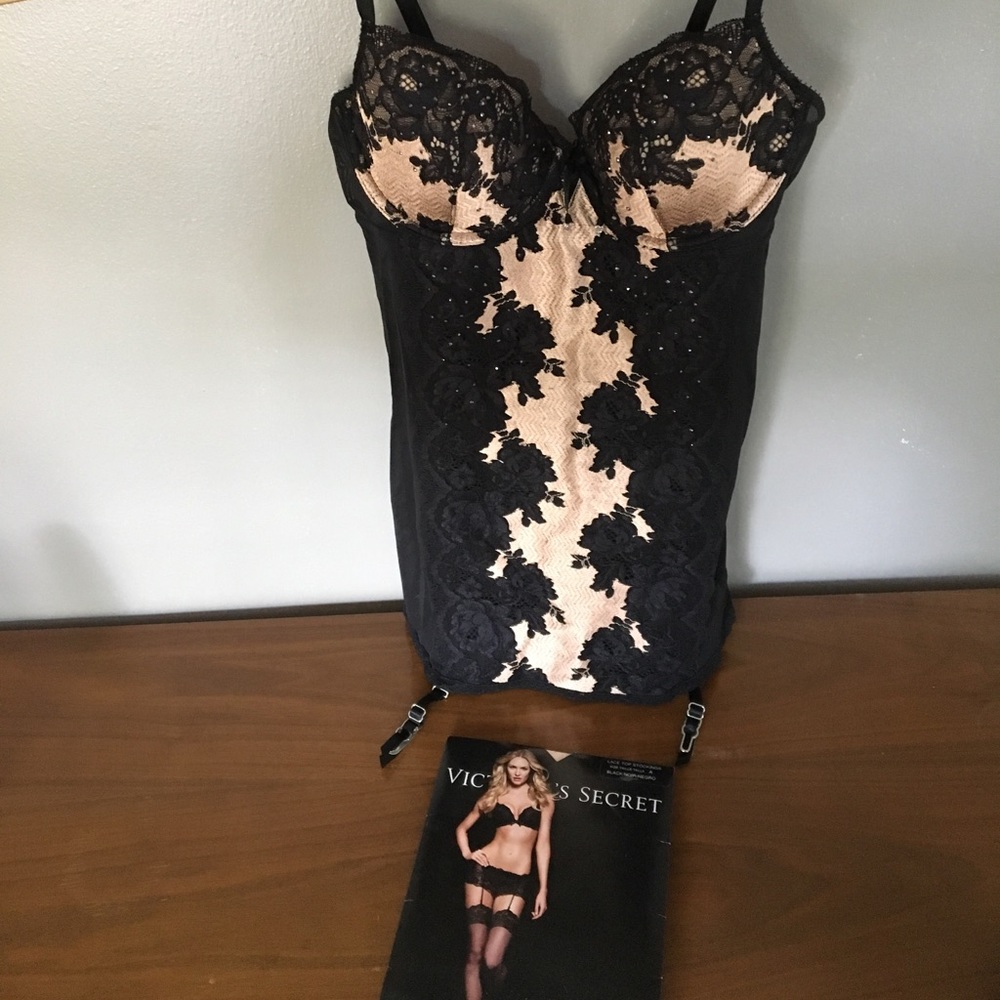 VS Garter Slip with VS Stockings NWOT