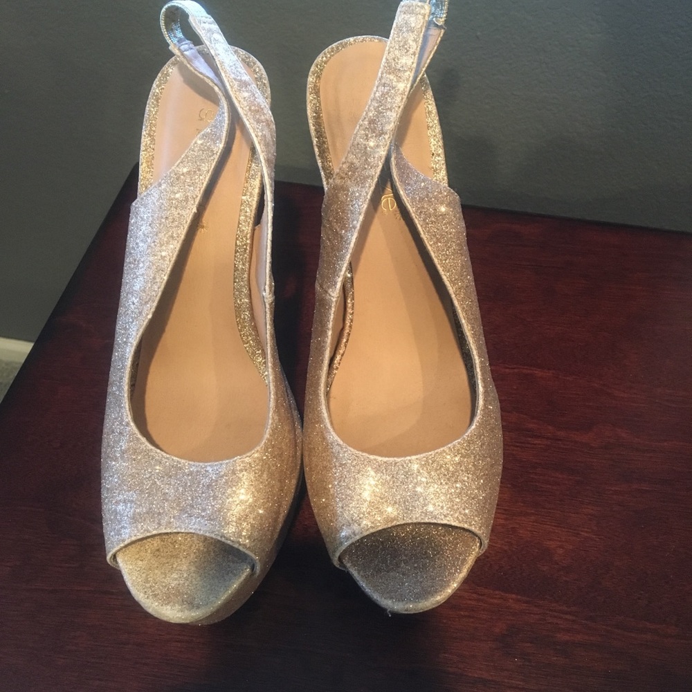 Shoe dazzle heels