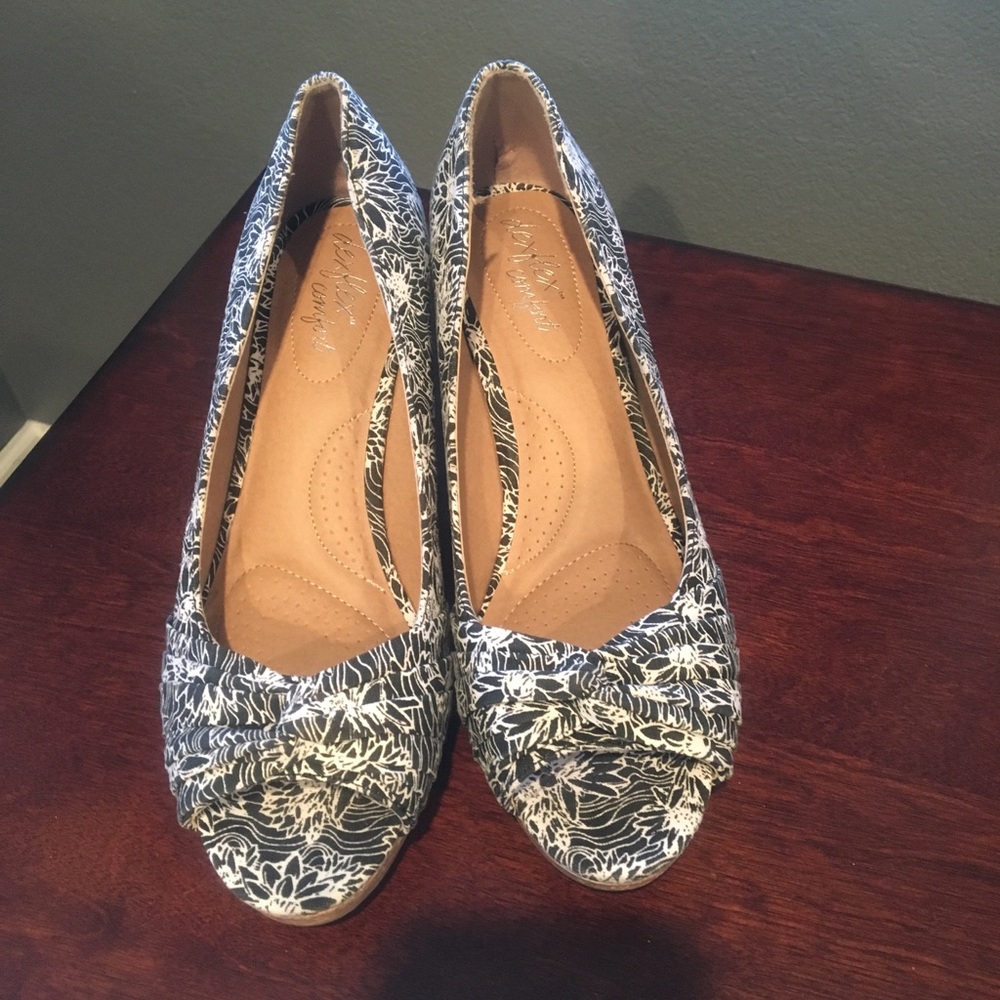 Wedge heels