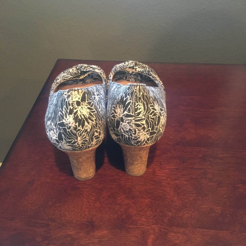 Wedge heels - Picture 2 of 3