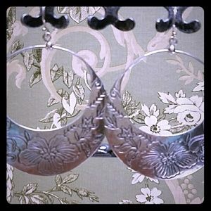Silpada Sterling Silver Flower Basket Hoops Earrin
