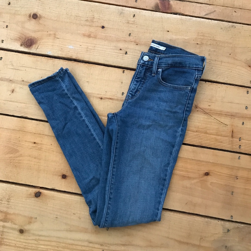 Levi’s 311 Shaping Skinny