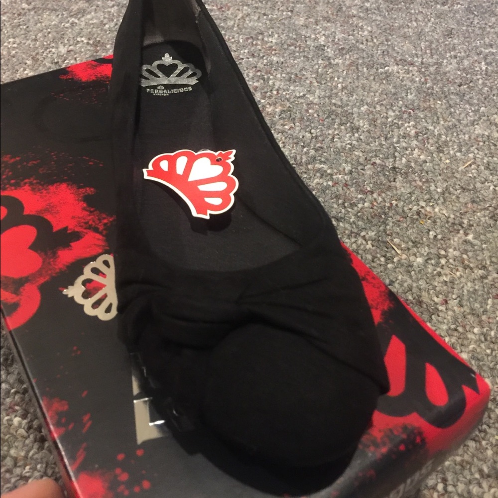 NEW IN BOX Fergalicious Flats size 9