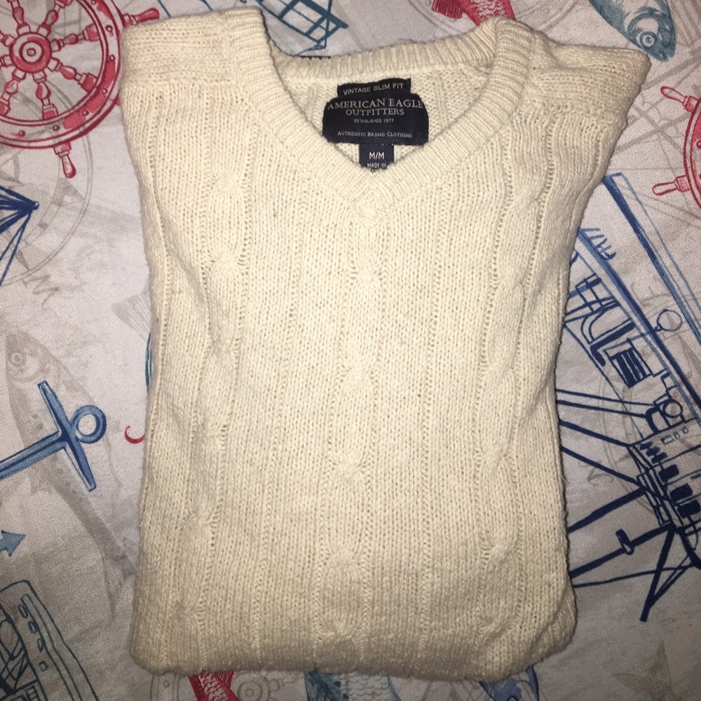 American Eagle M men’s cotton blend v-neck cream