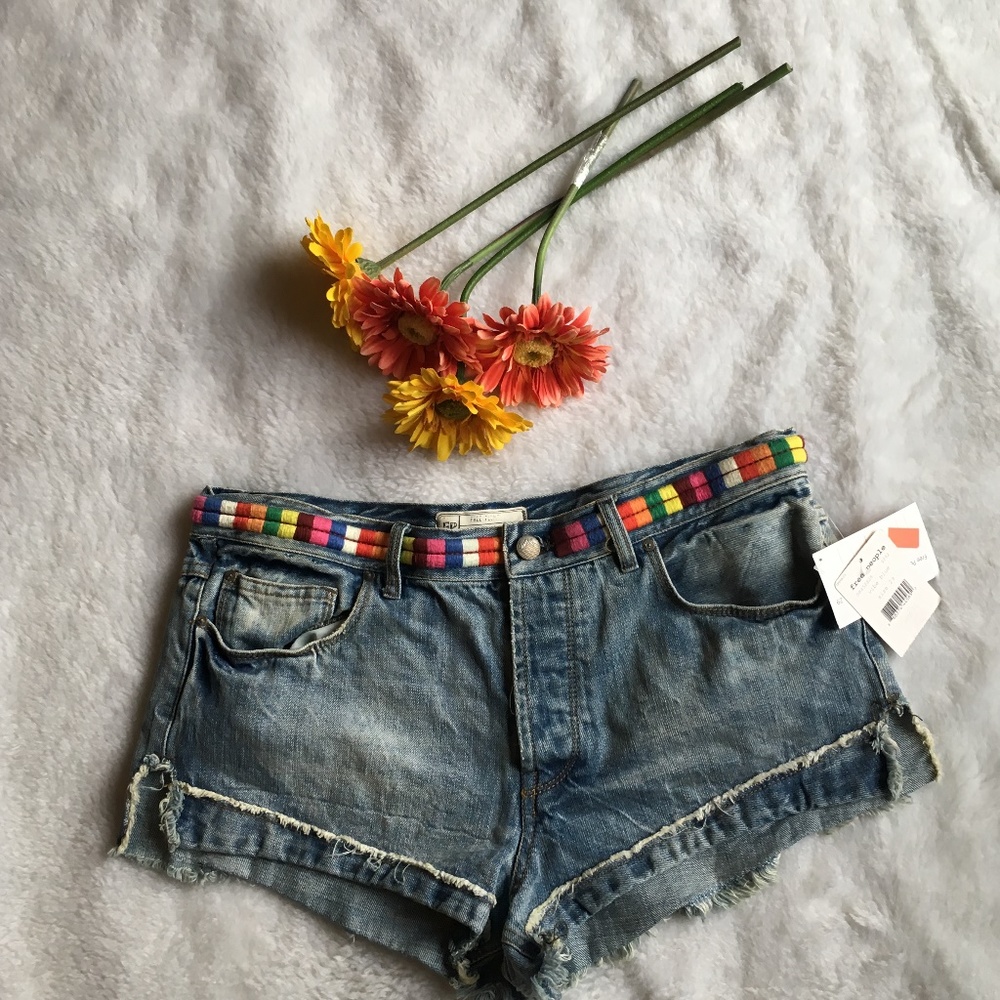 NWT FREE PEOPLE FUN JEAN SHORTS SIZE 29
