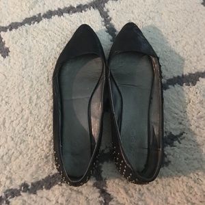 Black pointy flats size 8 Black pointy flats size 8