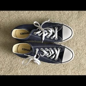 Navy blue converse