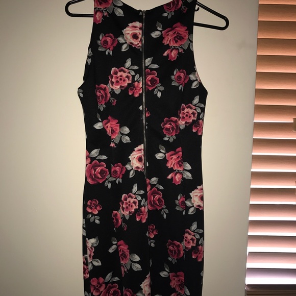 Black rose dress - Picture 3 of 5