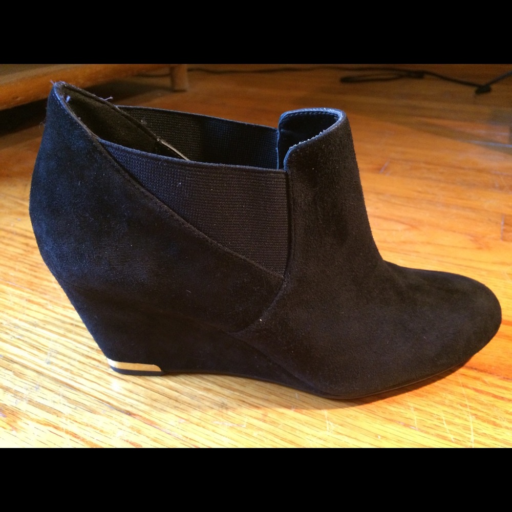 Bandolino Thistle Suede booties