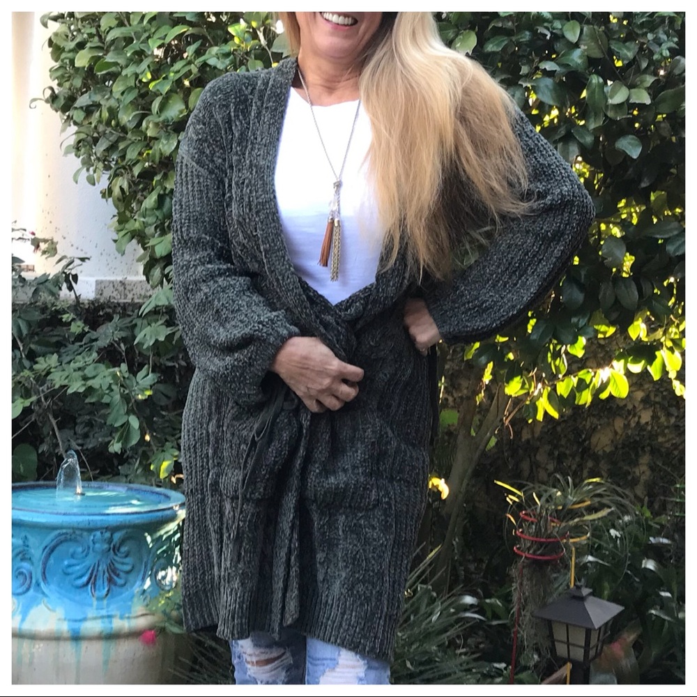 Tied-Up in Chenille! Open Cardigan with Wrist Ties - Picture 8 of 8