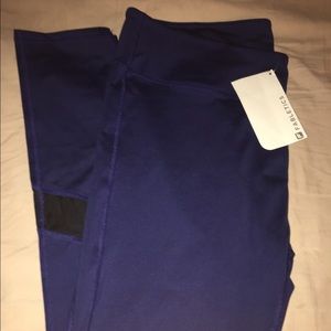 NWT Blue Fabletics VIP Leggings w/black mesh XXL