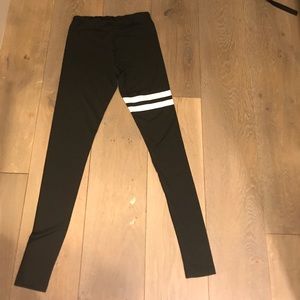 Asymmetric striped leggings