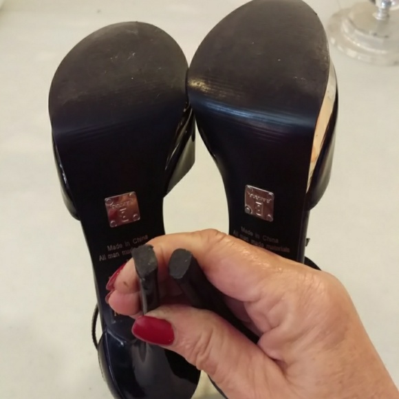 Bakers 5.5 B (M) black gold 4.5 inch heel - Picture 5 of 5