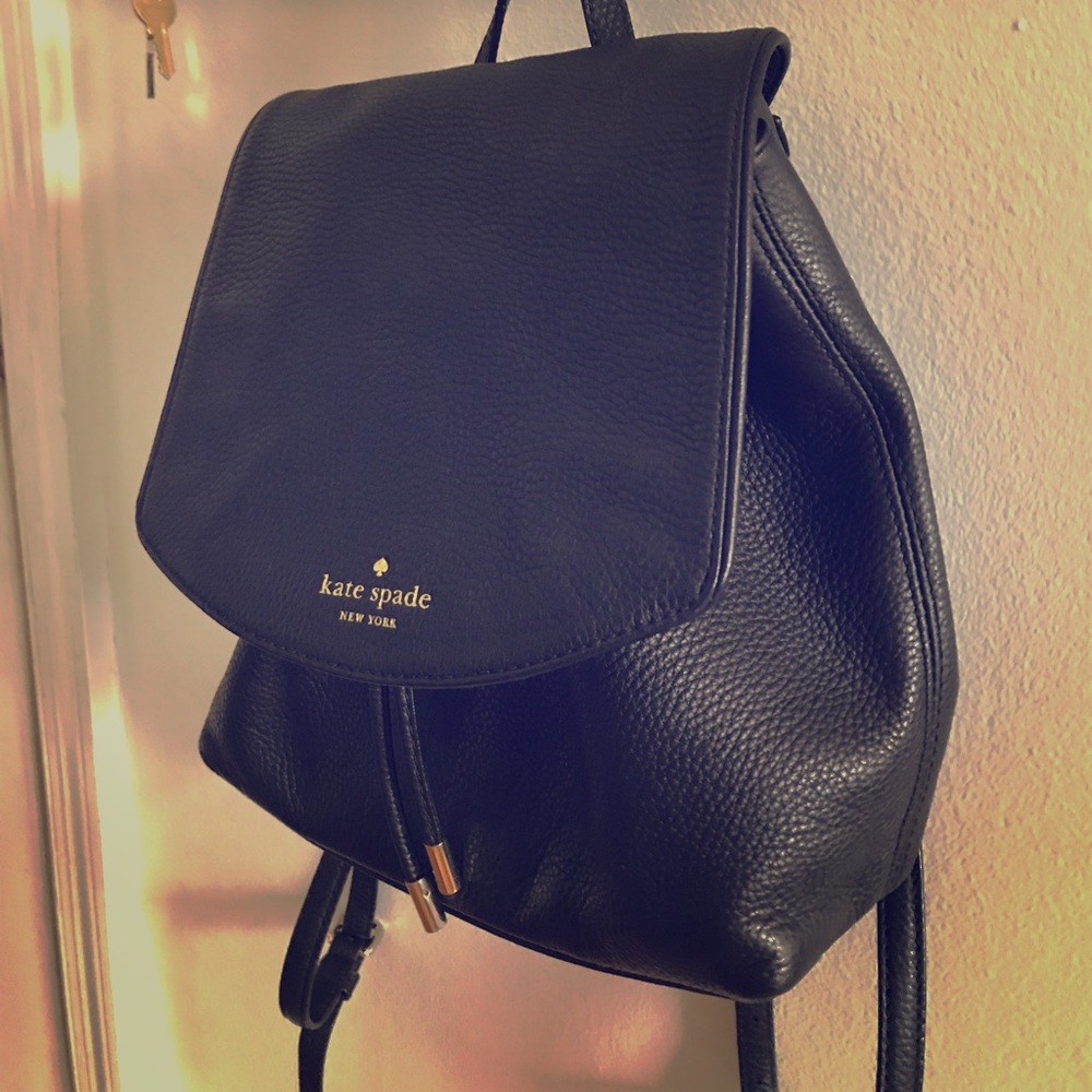 Kate Spade ♠️ Breezy Backpack-HOLDING