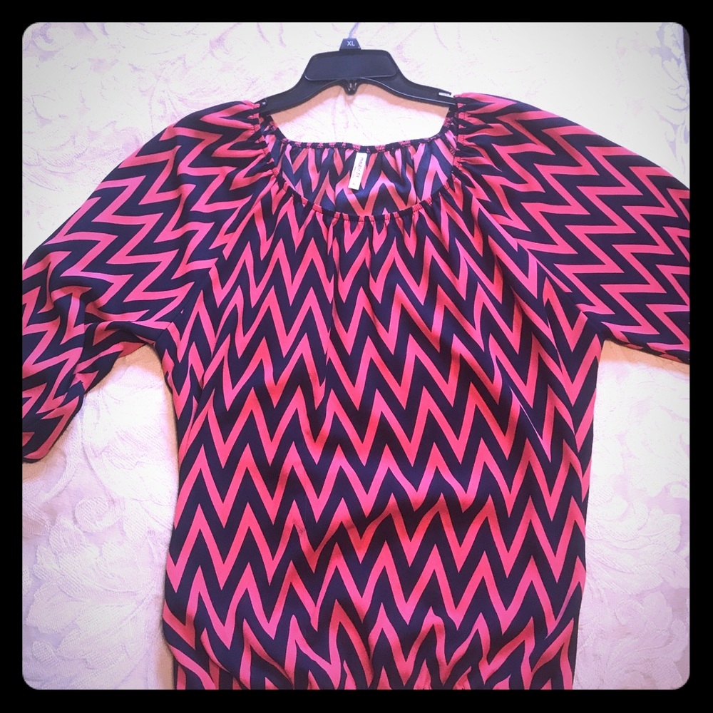 XL Coral/Navy Top