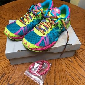 ASICS LIKE NEW SNEAKERS