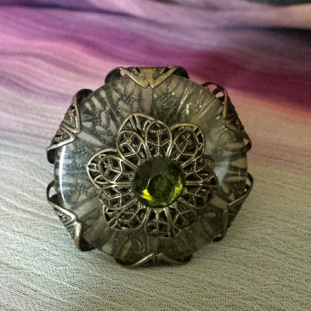 Stretch ring with green stone.