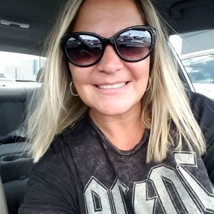 Meet your Posher, Becca