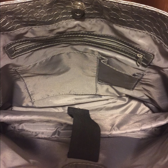 Silver "snakeskin" Tote NWOT - Picture 3 of 4