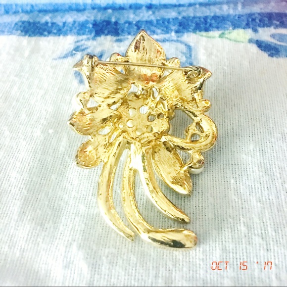 ⚡️FLASH SALE ⚡️Gold Diamond/Pearl Brooch - Picture 5 of 5