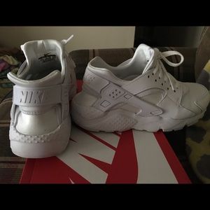 White Nike Hurraches