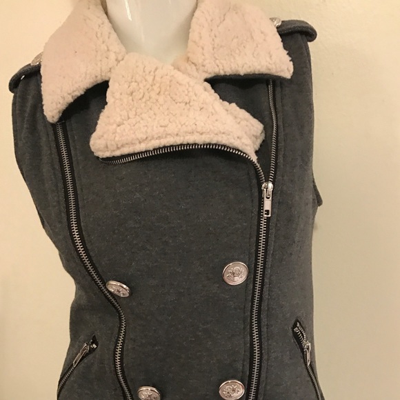 Grey vest - Picture 4 of 8